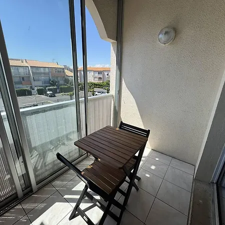 Daire T2 Mezzanine Pres De La Avec Parking Au Cap D'agde - Fr-1-749-99 Agde