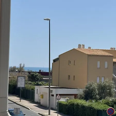Daire T2 Mezzanine Pres De La Avec Parking Au Cap D'agde - Fr-1-749-99 Agde